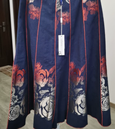 全新半裙，民族风，质量好腰围二尺二，裙长7...