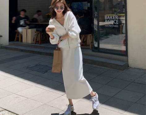 MULVAN 白色卫衣裙后开叉运动风半身裙...