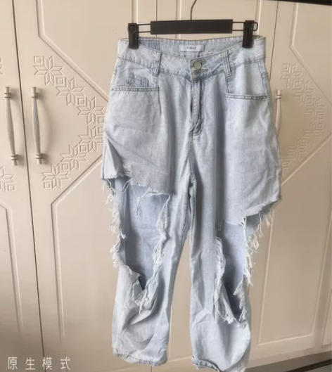 浅蓝色破洞牛仔裤115斤内可穿 感兴趣的话...