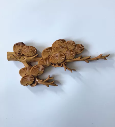 多年前手工雕刻木雕松树枝,东北椴木材质 尺...