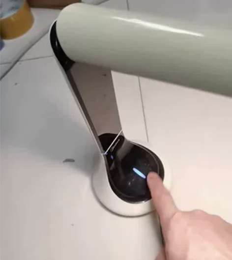 美的折叠大号护眼灯,黑色,三档调节,可以充...