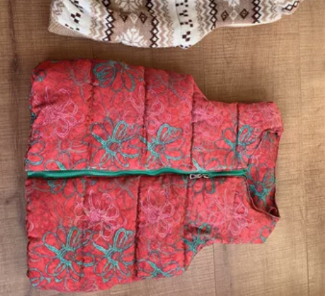 女式背心，S码，内外穿都很好看，尺码偏小，...