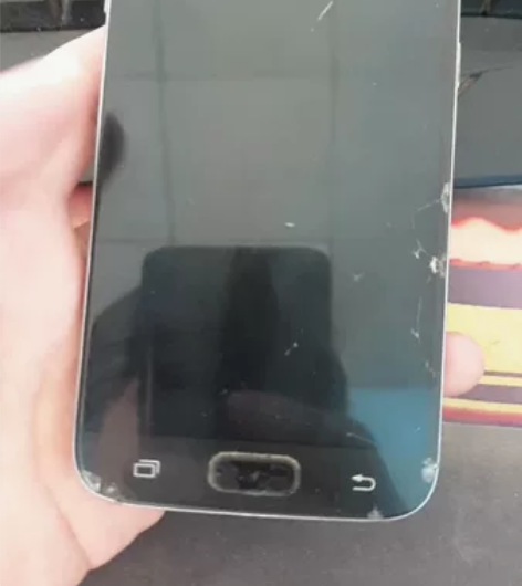 美版全网通三星S7，屏幕成色垃圾，进水之后...