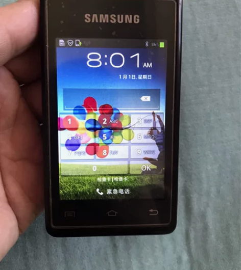 三星789…开机正常...好像开机有密码…...
