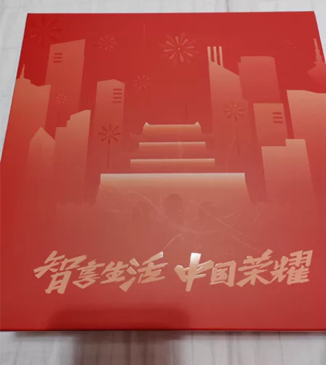 荣耀手机礼盒，大红色套装，内含一个200毫...