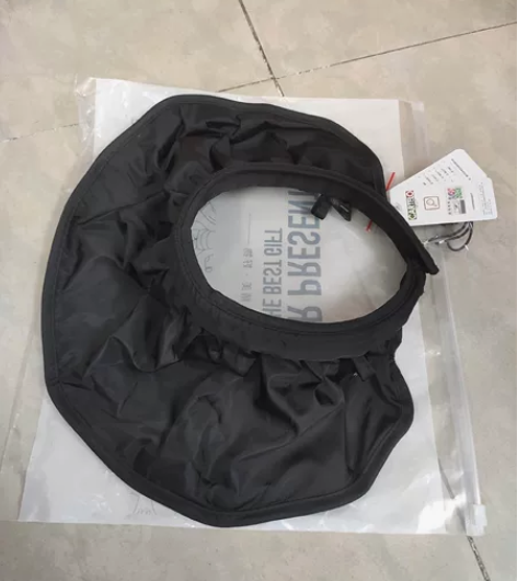 卡帝乐品牌遮阳帽，黑色款。公司购买的礼品剩...