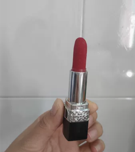 迪奥口红星光版999 姐妹送的 应该是正品...