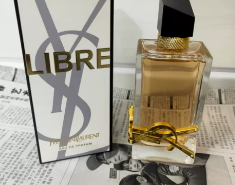 闲置香水有点多,都放着没怎么用。 圣自由一...