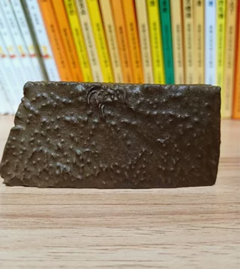 纹路泥石，形状完美漂亮，天然镇纸，可以小刀...
