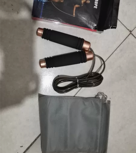 全新钢丝轴承跳绳，带收纳袋，减肥训练用跳绳...