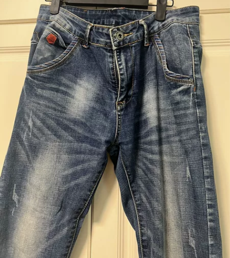 男士牛仔裤 32码 感兴趣的话点“我想要”...