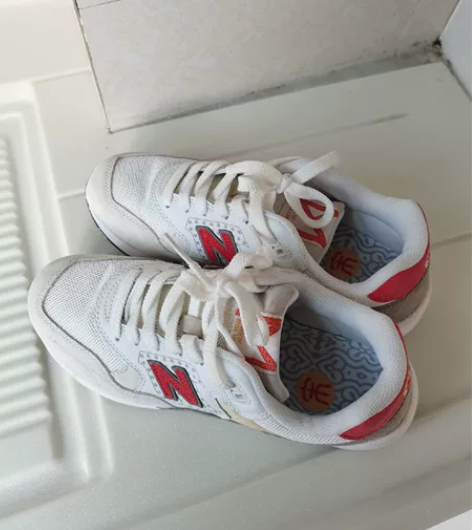 新百伦正品女鞋秋冬款实体店购买 由于买小了...