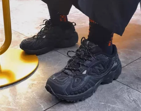 新百伦703   黑色40码 买来穿过一次...