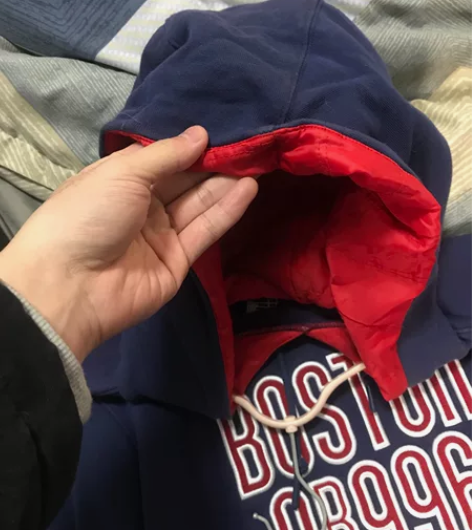 新百伦的男女同款连帽卫衣 得5年前的款啦当...