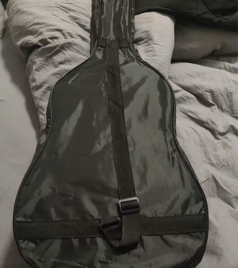 民谣吉他买了之后一直没弹过，非常新。 感兴...