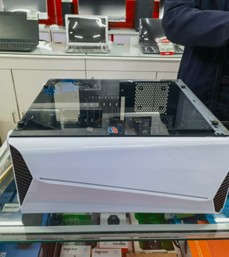 买主机机箱送主板，里面还有个cpu，修电脑...