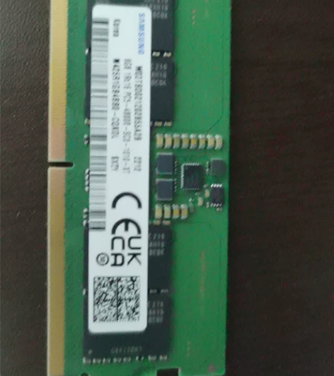 三星8G ddr5笔记本内存 x 2新买的...