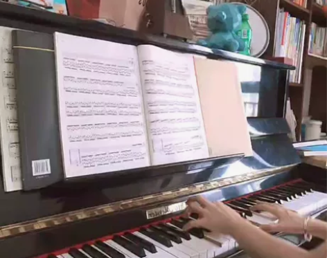 家用钢琴因搬家急出,价格可谈,可上门看琴 ...