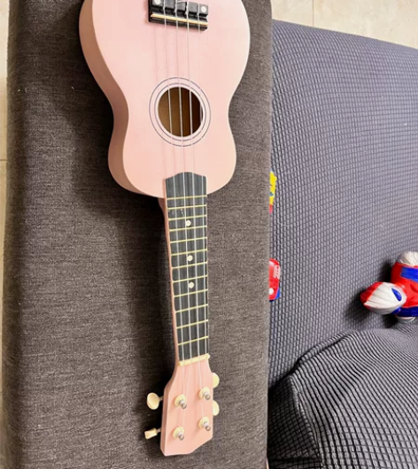 尤克里里99新出闲置 感兴趣的话点“我想要...