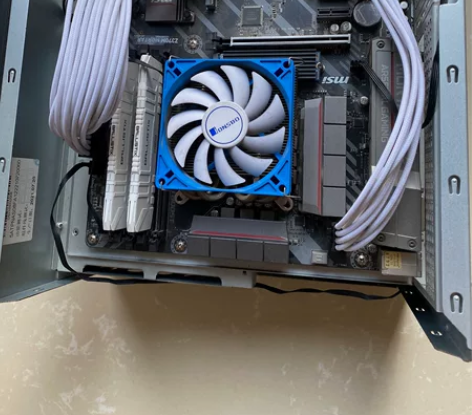 微星z370m mortar主板 一个边缘...