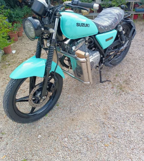 二手摩托车 铃木复古太子150cc苹果绿，...