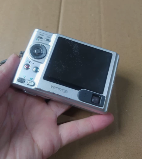 卡西欧ex-z55一台，开机正常，屏幕有灰...