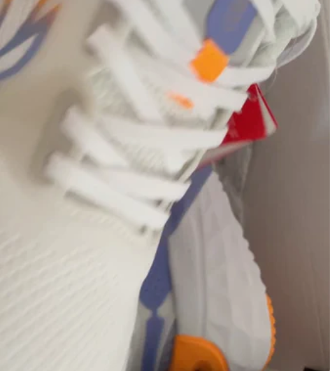 李宁运动鞋  货号ARZS001   因为...