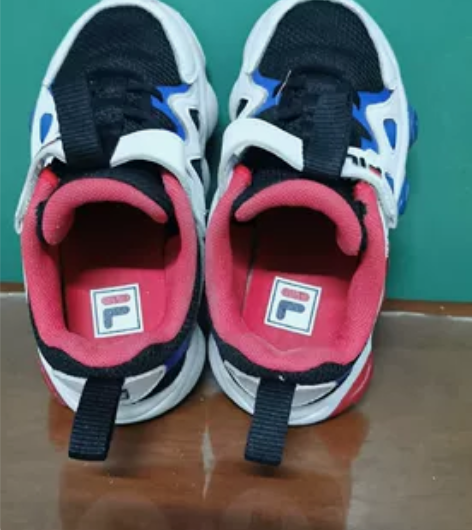 FILA斐乐童鞋，9C，旁边走路会闪光，购...