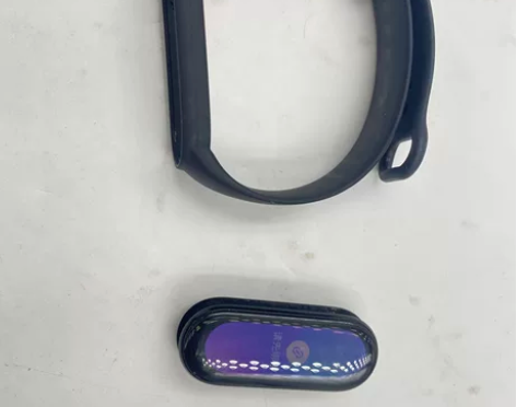 8成新小米手环6 系列 机身油光、磨损较重...