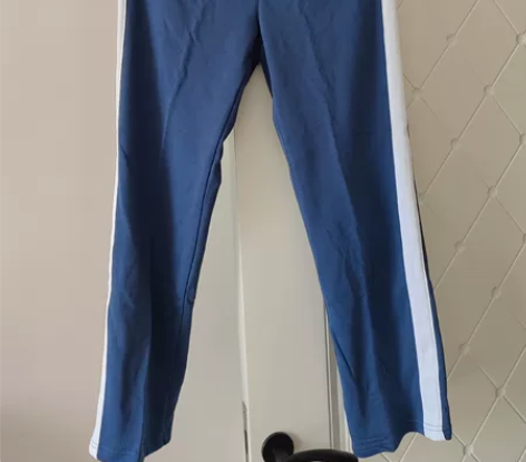 校服全新两套  一套蓝色校服160左右可以...