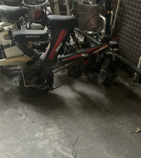 小巧红色条电瓶车不带电瓶，可讲价，东莞虎门...