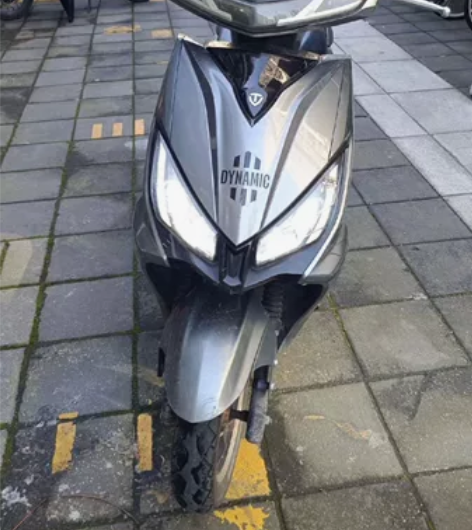 出一辆台铃二手电动车车架，无电瓶，适配器因...