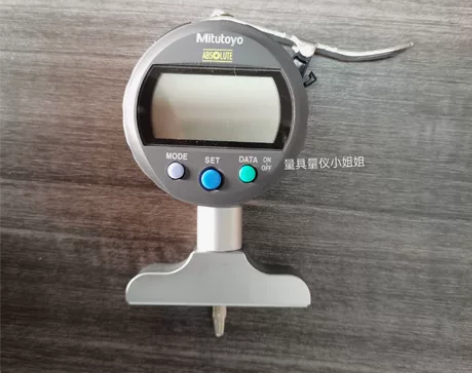 三丰数显深度尺0-200/547-211，...