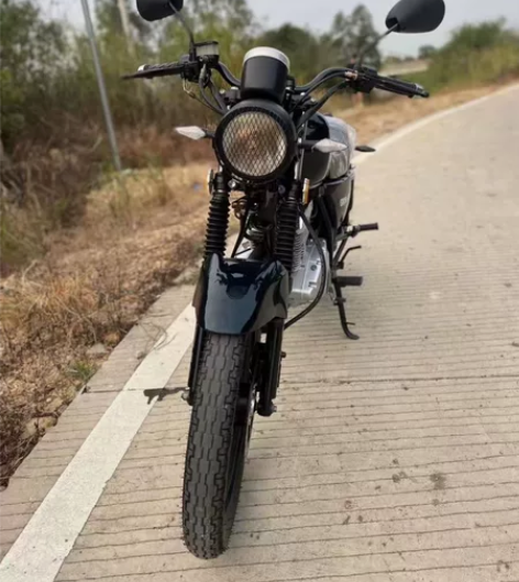 二手摩托车网红铃木复古150CC  九成新...