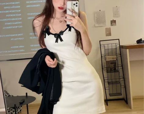 蝴蝶结吊带连衣裙女夏季法式甜美修身短款纯欲...