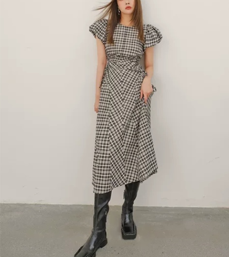 法式复古格纹连衣裙镂空露腰泡泡袖绑带束腰长...
