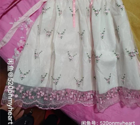 批发女童刺绣蕾丝连衣裙 女童蕾丝刺绣可爱田...