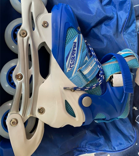 亿动体育用品,新旧程度,穿过一次,脚长的大...