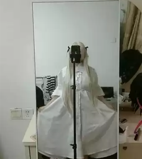 两套不一样的服装一起150 一个m一个L ...