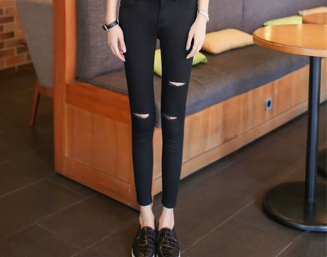 （全新）夏季弹力打底外穿黑色膝盖破洞牛仔女...