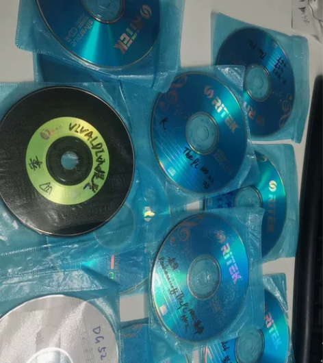 朋友送的古典音乐CD唱片30张,大多是莱德...