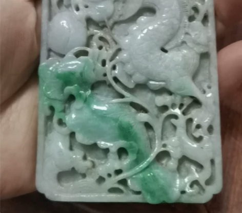 翠玉玉雕高8厘米长6厘米厚1厘米 感兴趣的...