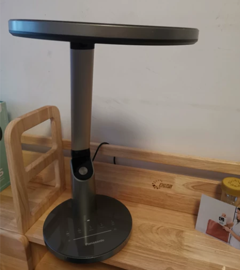 松下国AA护眼台灯儿童小学生学习书桌阅读护...