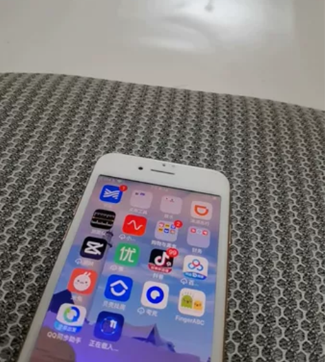 个人一手iphone 8手机，64G玫瑰金...