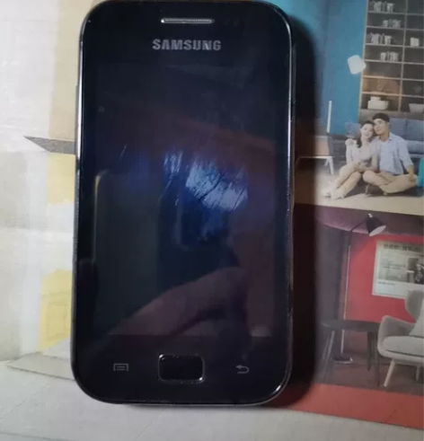 三星手机一只,成色较新,不退不换,包快递。...