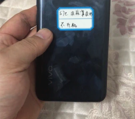 vivo  S7e    5g不开机 不知...