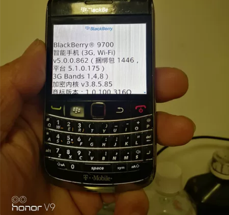 黑莓手机，真机实拍。成色还可以，功能挺强大...