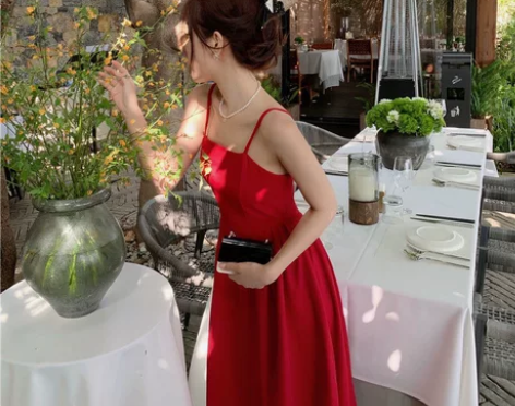 港风复古吊带连衣裙女夏季新款法式气质收腰显...