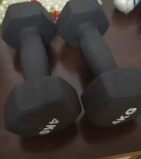 4KG哑铃闲置 感兴趣的话点“我想要”和我...