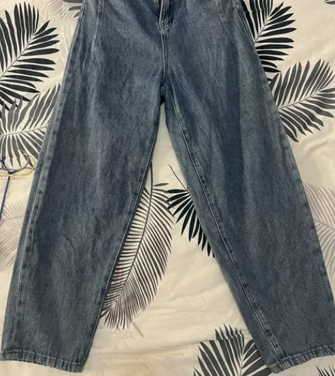 阔腿牛仔裤，商场买的，版型和质量超级好，2...